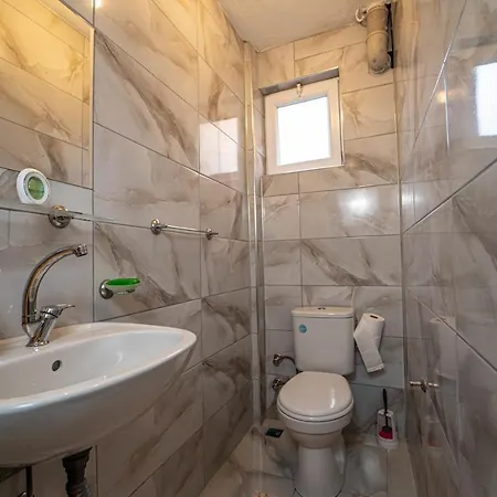 Cozy With Excellent Location In Apartment *